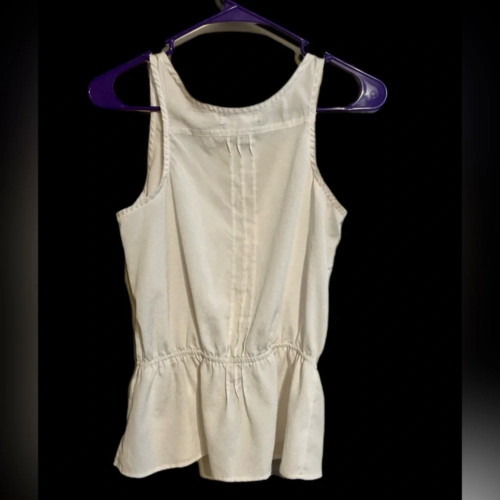 BODY CENTRAL Women's Size Medium White Scoop Neck Sleeveless Ruffle Top - Picture 2 of 3
